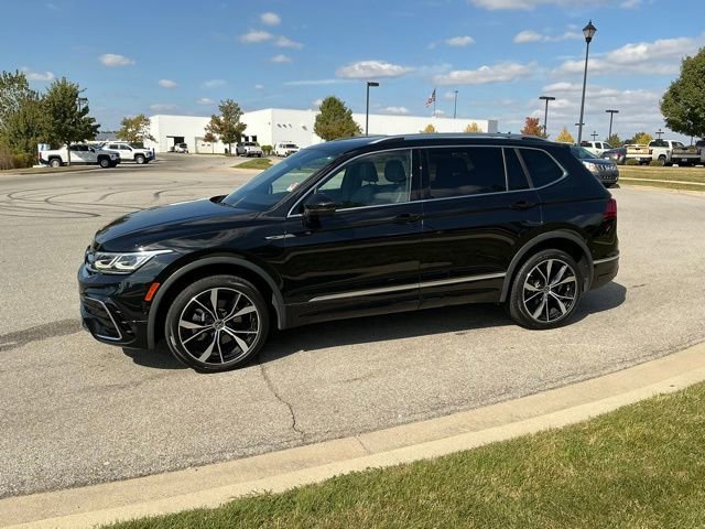 2022 Volkswagen Tiguan SEL Premium R-Line photo 2