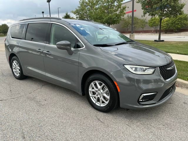 2022 Chrysler Pacifica Touring L photo 2