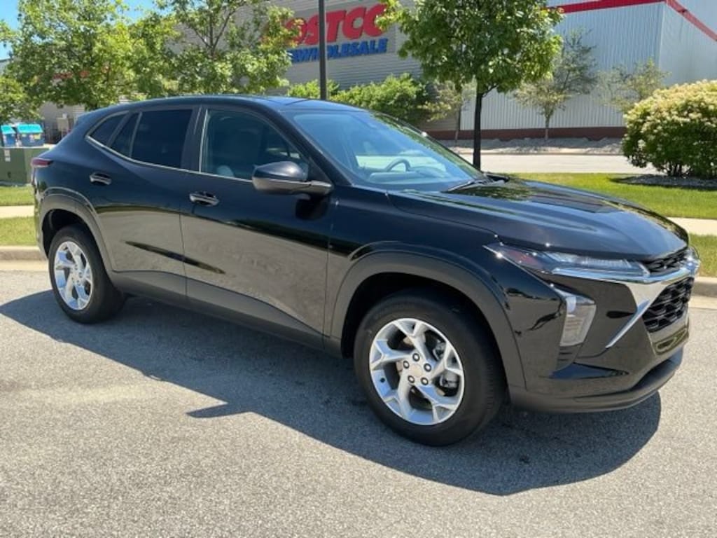 Used 2025 Chevrolet Trax LS SUV