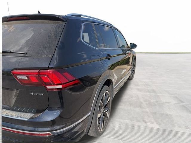 2022 Volkswagen Tiguan SEL Premium R-Line photo 3