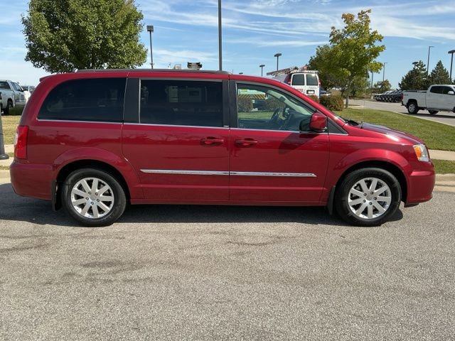 2014 Chrysler Town & Country Touring photo 2