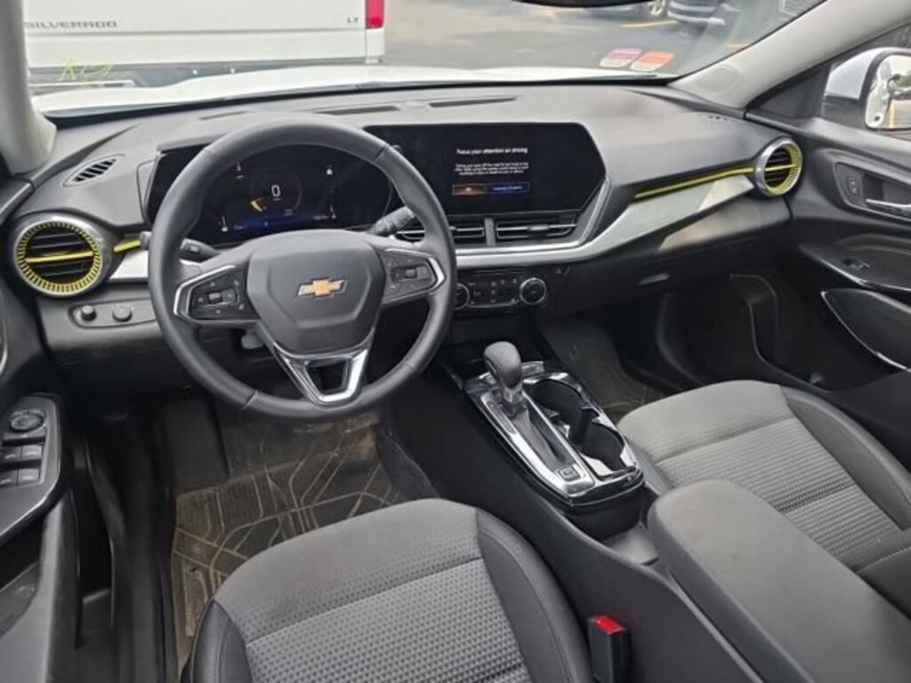 Used 2025 Chevrolet Trax LT SUV