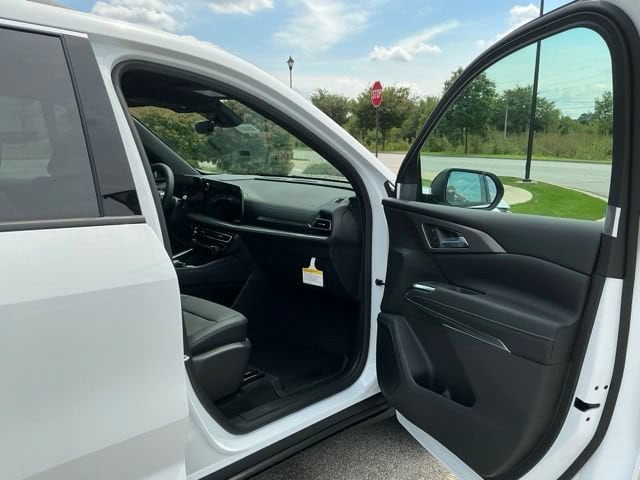 2027 Chevrolet Traverse LT - Photo 17