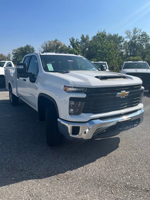 2025 Chevrolet Silverado 2500HD photo 2