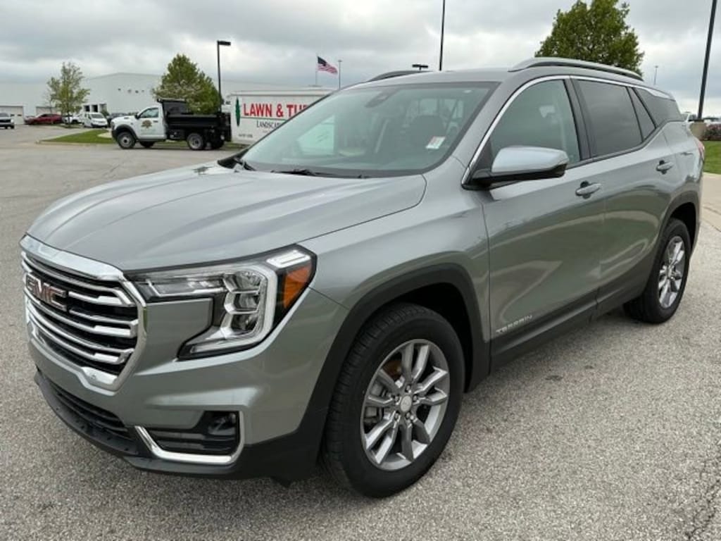 Used 2024 GMC Terrain SLT SUV