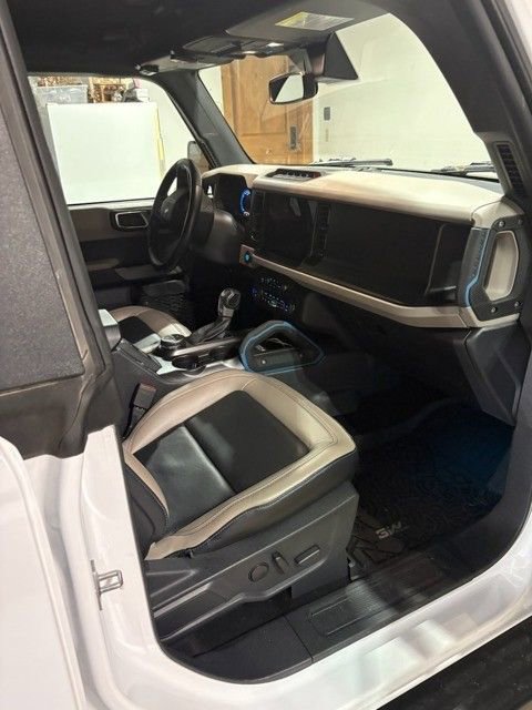 2022 Ford Bronco Base photo 3