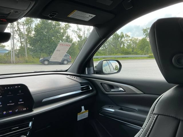 2027 Chevrolet Traverse LT - Photo 28