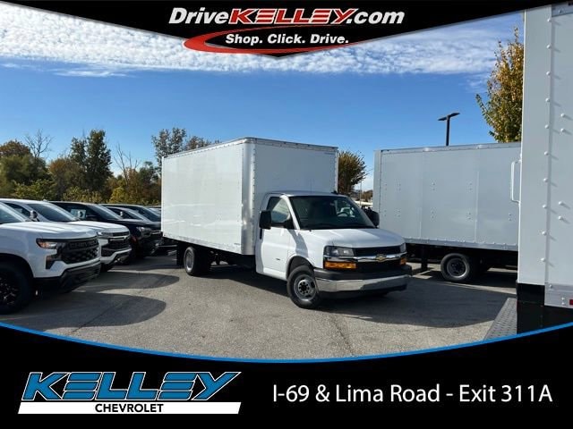 2024 Chevrolet Express Cutaway Base's photo