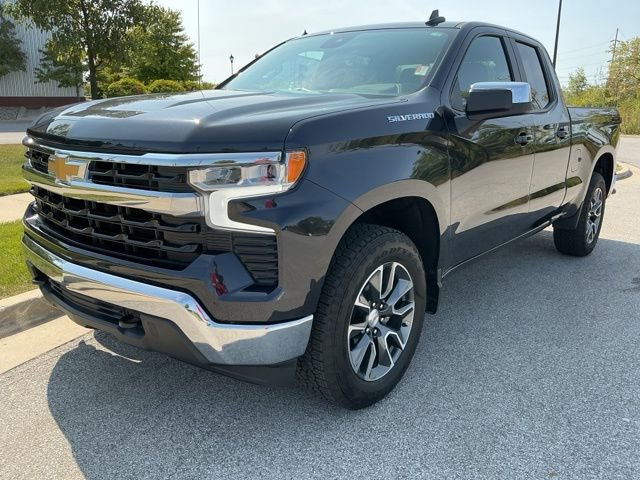 2024 Chevrolet Silverado 1500 LT photo 2