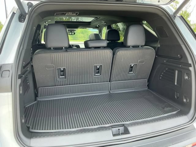2027 Chevrolet Traverse LT - Photo 11