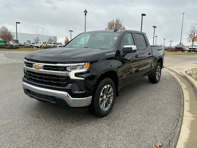 2022 Chevrolet Silverado 1500 LT photo 2