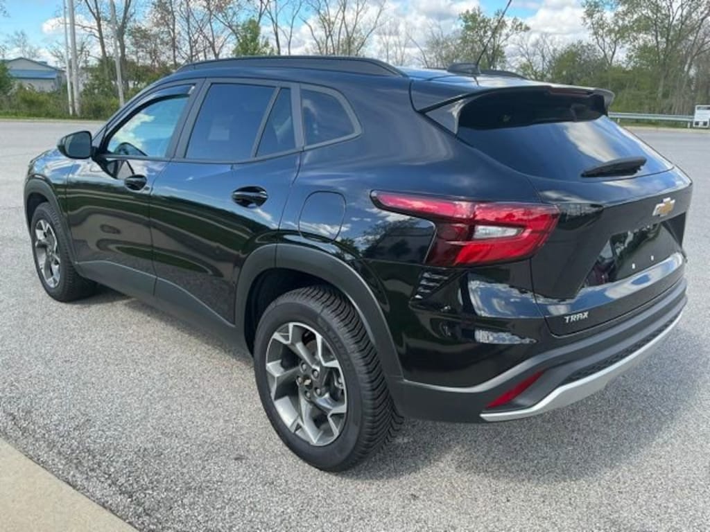 Used 2025 Chevrolet Trax LT SUV