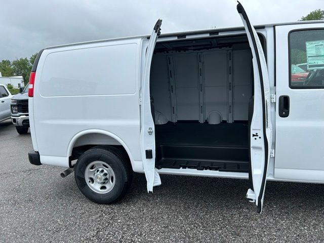 2025 Chevrolet Express Cargo 2500 Van photo 3