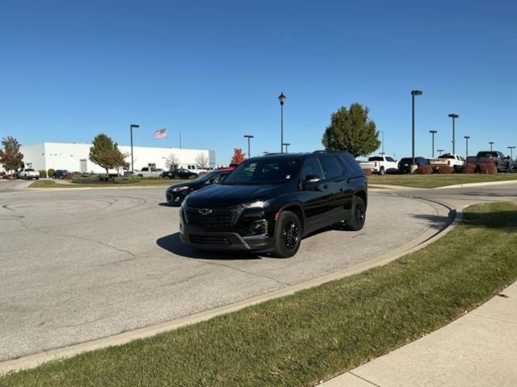 Used 2023 Chevrolet Traverse LT Cloth SUV