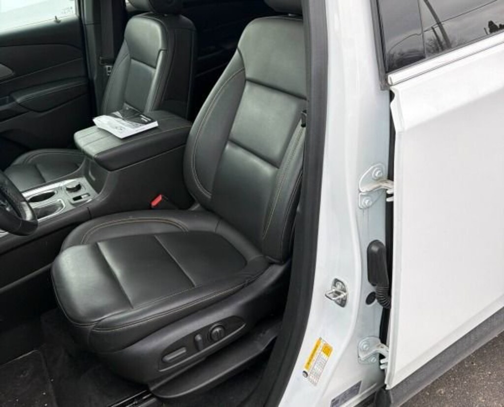 Used 2023 Chevrolet Traverse LT Leather SUV