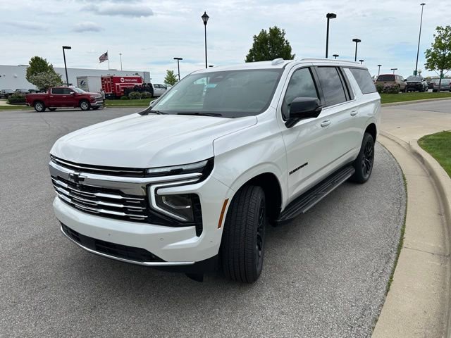2025 Chevrolet Suburban Premier photo 2