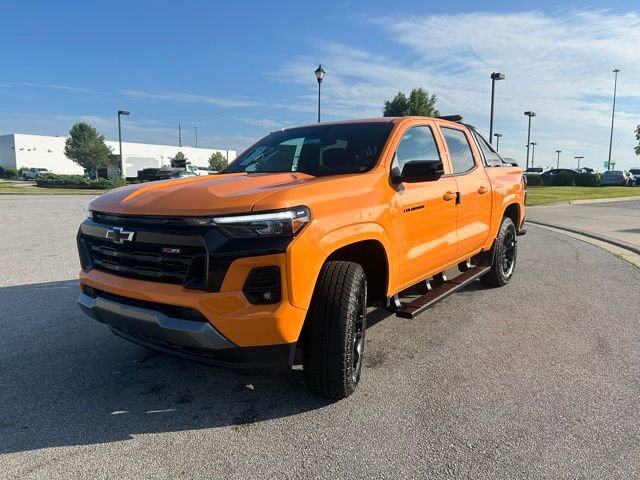 2025 Chevrolet Colorado Z71 photo 2