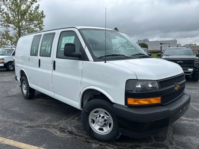 2025 Chevrolet Express Cargo 2500 Van photo 2