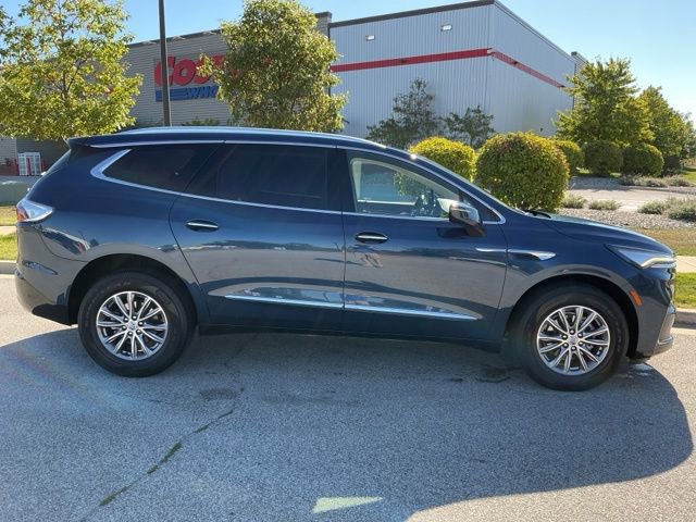 2023 Buick Enclave Essence photo 2