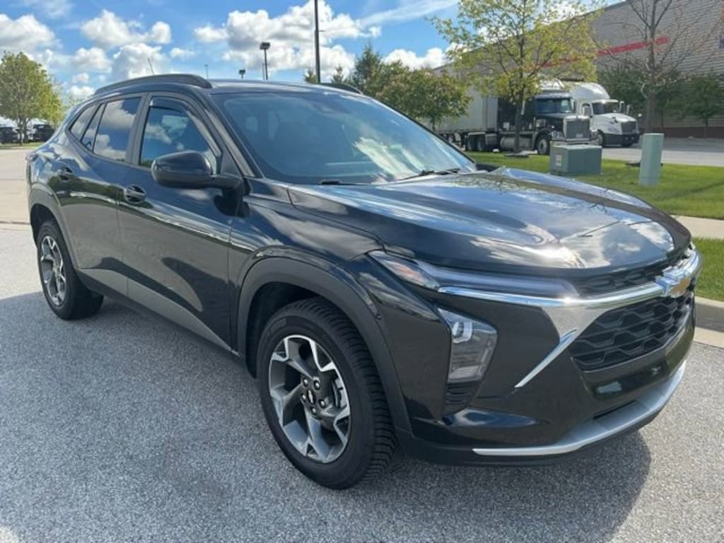 Used 2025 Chevrolet Trax LT SUV