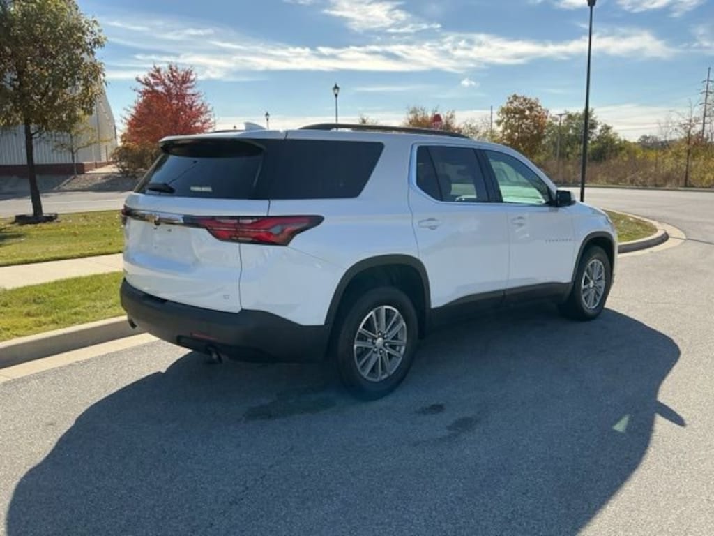 Used 2023 Chevrolet Traverse LT Cloth SUV