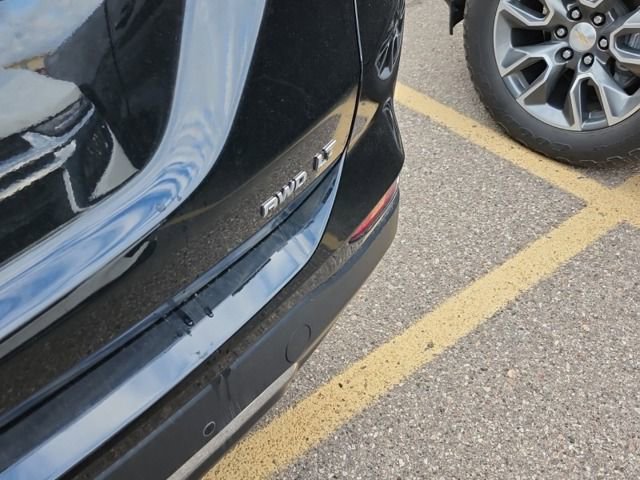 2024 Chevrolet Equinox LT photo 2