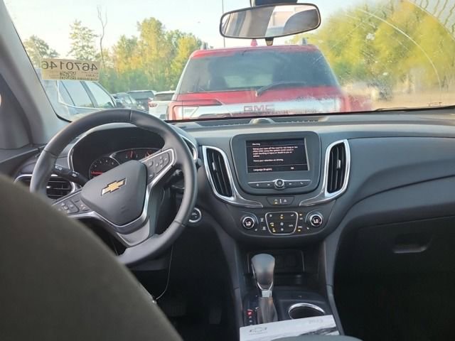 2023 Chevrolet Equinox LT photo 2