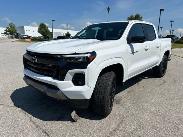 2025 Chevrolet Colorado Z71 photo 2