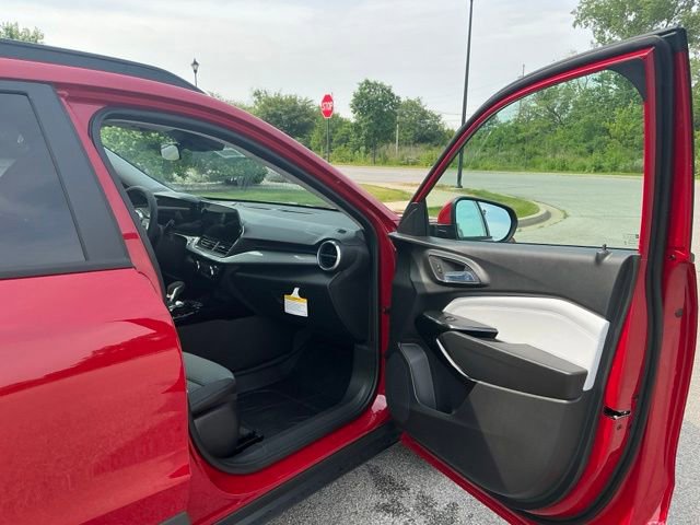 2026 Chevrolet Trax LT - Photo 17