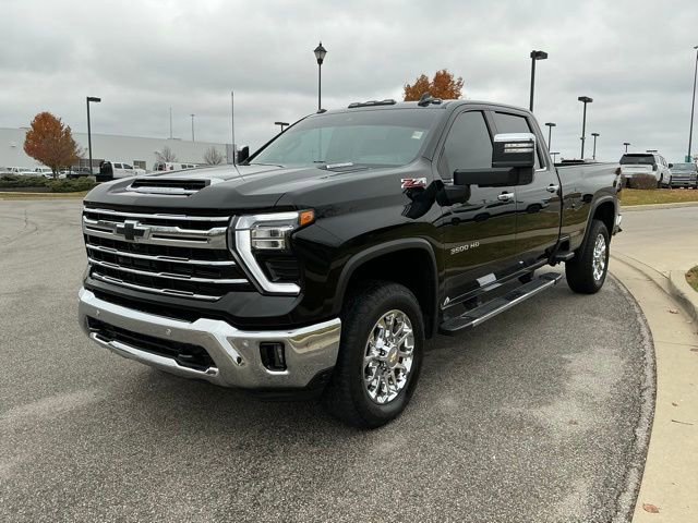 2024 Chevrolet Silverado 3500HD LTZ photo 2
