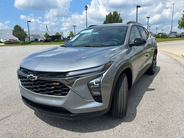 2025 Chevrolet Trax photo 2