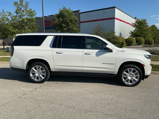 2024 Chevrolet Suburban High Country photo 3