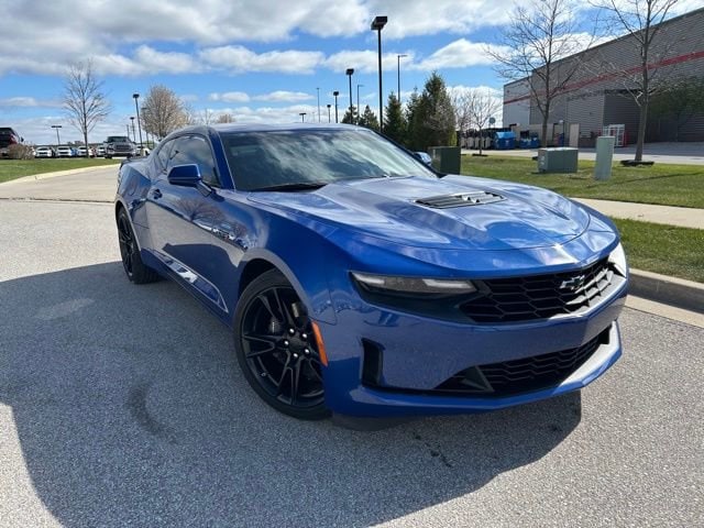 Used 2021 Chevrolet Camaro LT1 with VIN 1G1FE1R79M0102350 for sale in Fort Wayne, IN