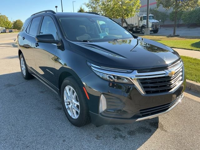 2024 Chevrolet Equinox LT photo 2
