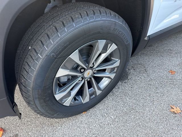 2026 Chevrolet Equinox LT photo 2