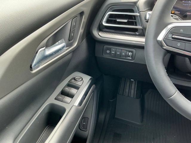 2027 Chevrolet Traverse LT - Photo 24