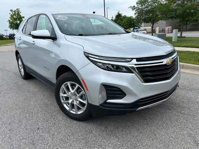 Used 2022 Chevrolet Equinox LT with VIN 3GNAXUEV4NL167667 for sale in Fort Wayne, IN