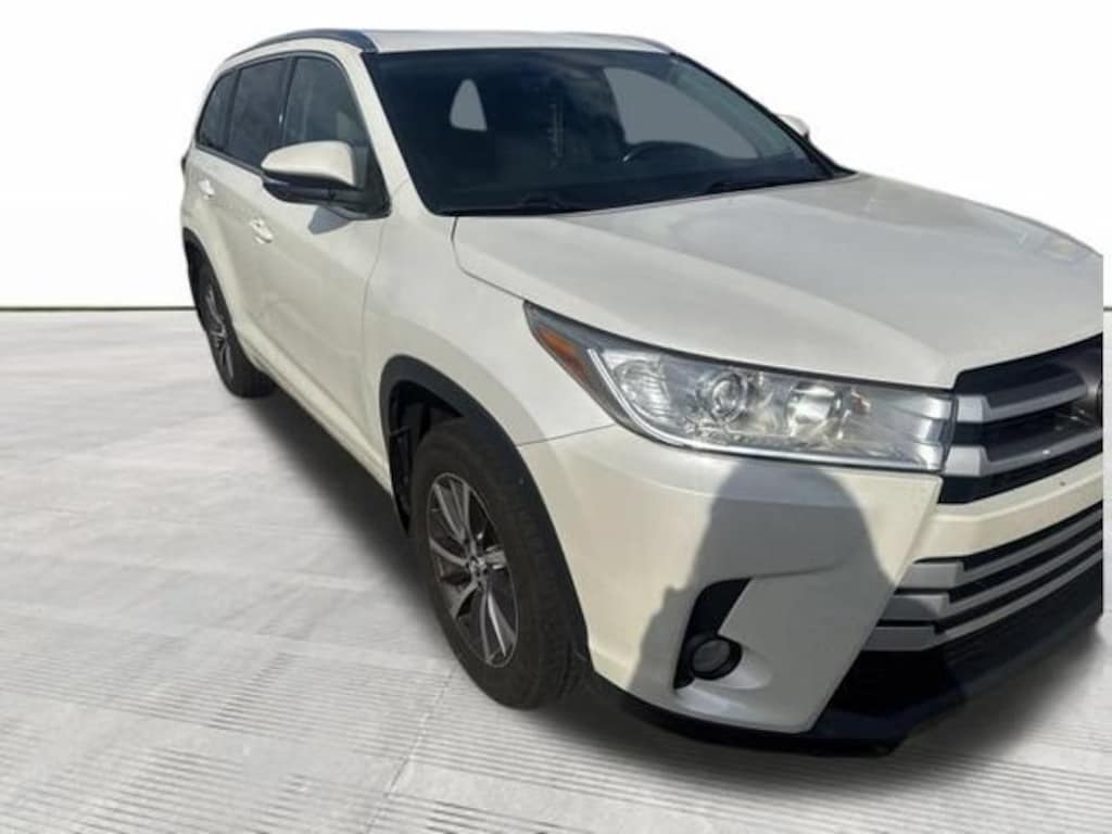 Used 2018 Toyota Highlander SE