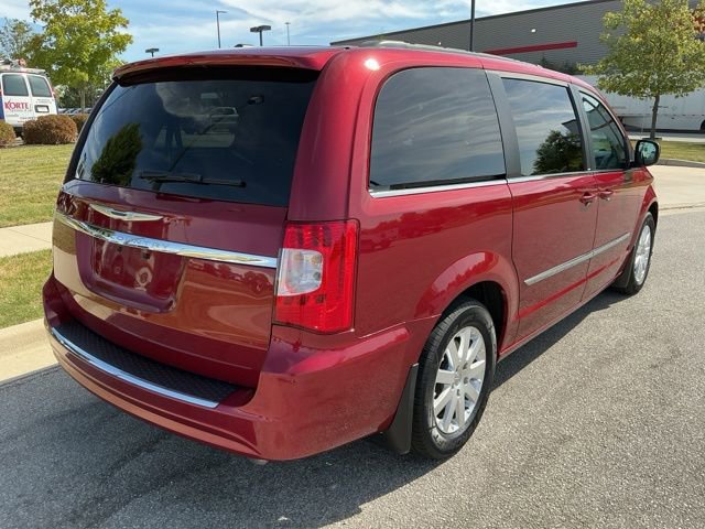 2014 Chrysler Town & Country Touring photo 3