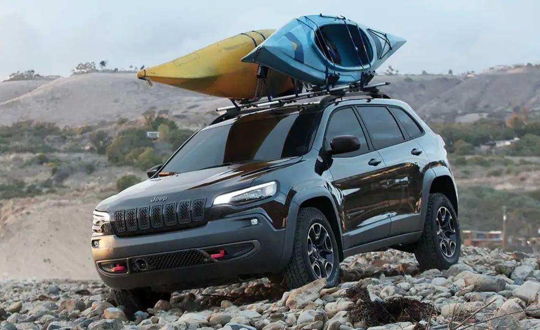 2022 Jeep Cherokee with Kayak On Roof