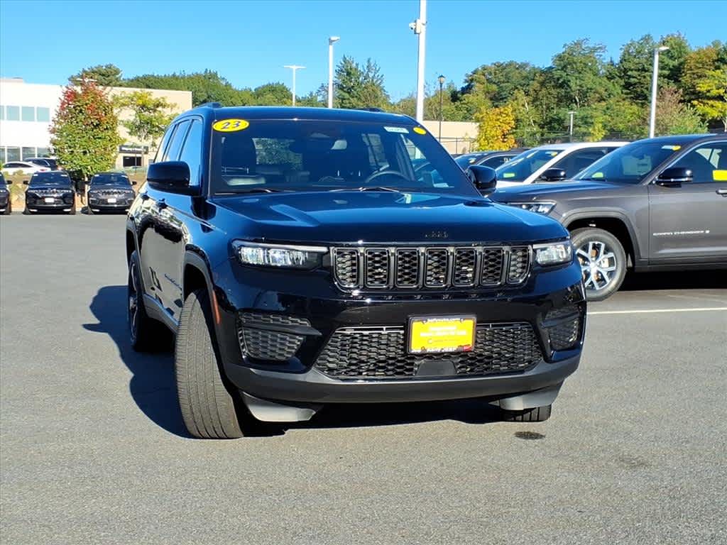 2023 Jeep Grand Cherokee Altitude photo 4