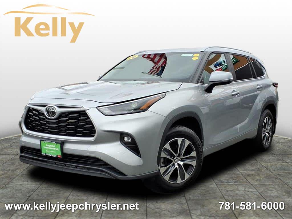 2024 Toyota Highlander XLE's photo