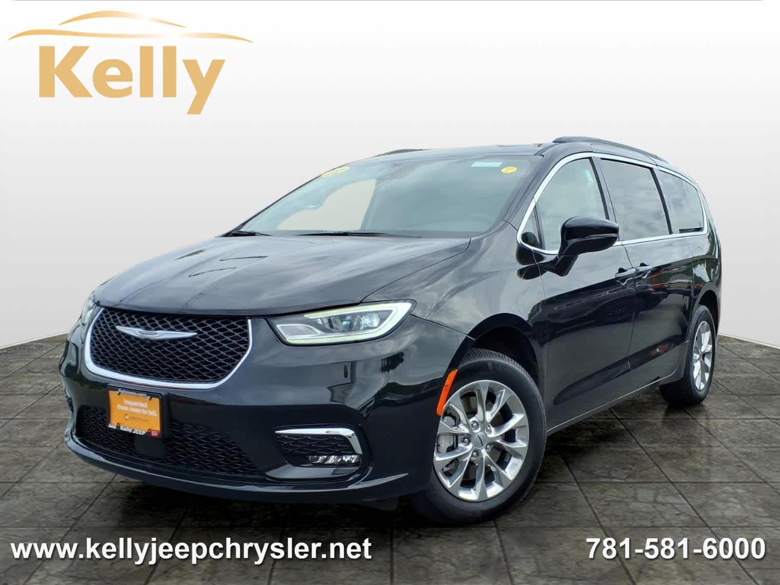 2022 Chrysler Pacifica Touring L's photo