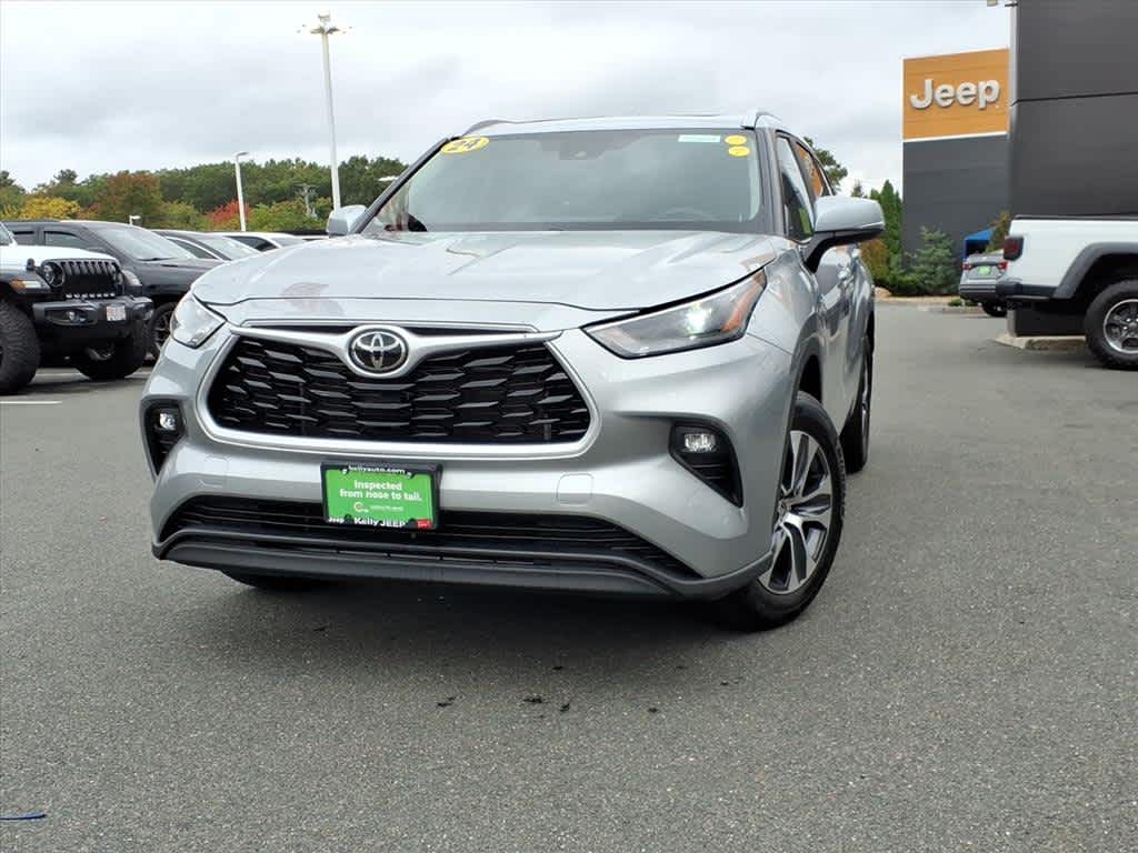 2024 Toyota Highlander XLE photo 2