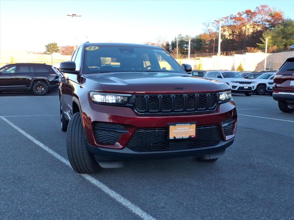 2023 Jeep Grand Cherokee Altitude photo 4