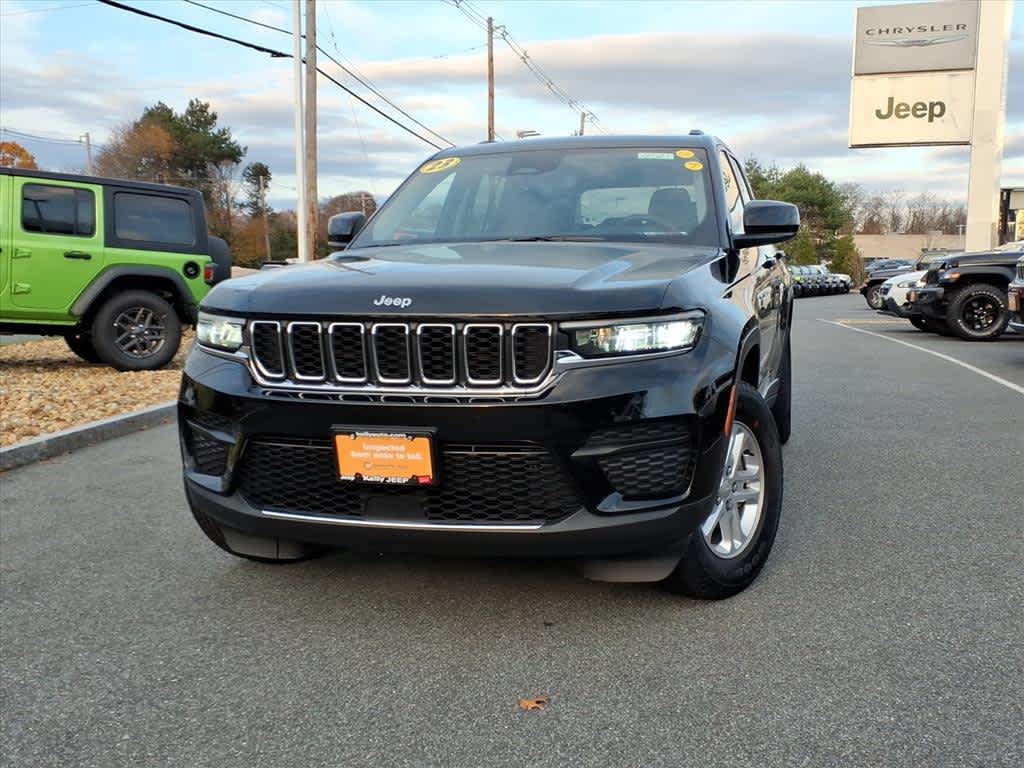 2023 Jeep Grand Cherokee Laredo photo 2