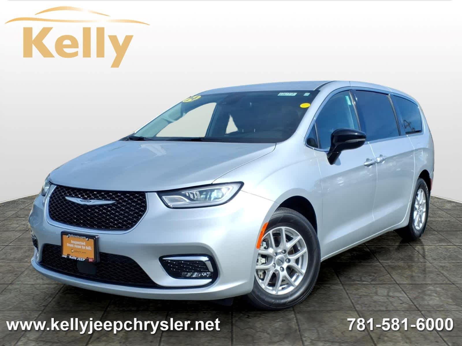 2024 Chrysler Pacifica Touring L's photo