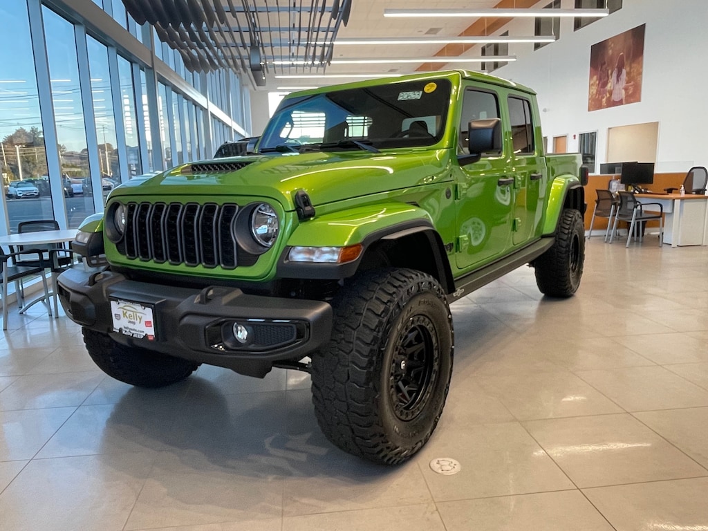 New 2025 Jeep Gladiator SPORT S 4X4 Pickup