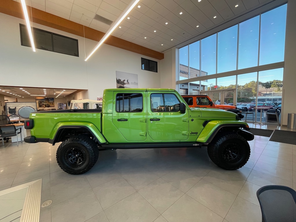 New 2025 Jeep Gladiator SPORT S 4X4 Pickup