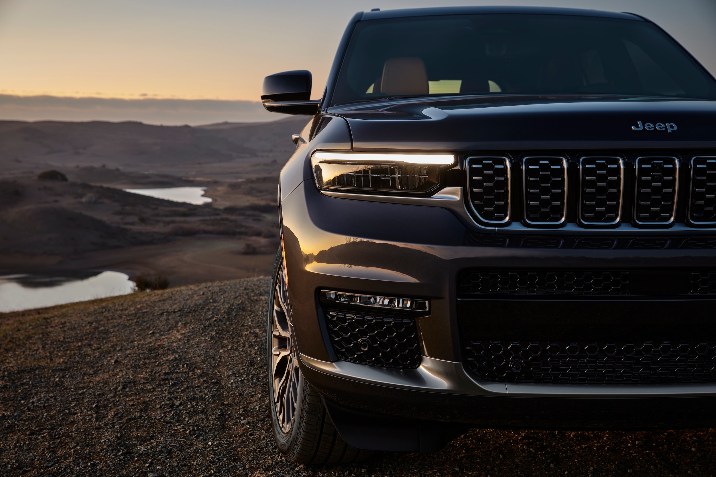 2025 Jeep Grand Cherokee SUV | Photo Courtesy: Jeep 2025 Jeep Grand Cherokee Front Grille at Dusk
